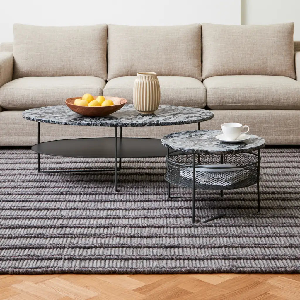 Set di tavolini da salotto dal profilo contemporaneo, nero, per la casa