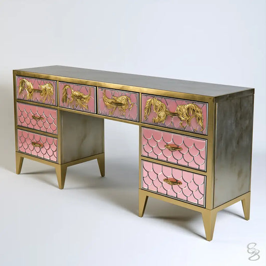 Scrivania con cassetti dalla forma compatta, marrone e rosa, per la casa
